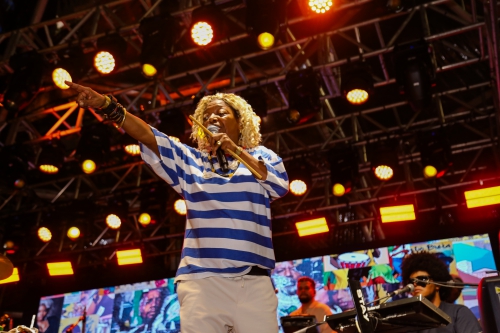 Martnália encerra com chave de ouro Feira Cultural em Paracambi