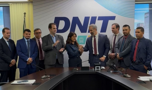 Em Brasília, Kátia Miki garante autorização do DNIT para iluminação de trechos da BR-393